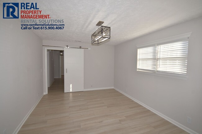 Foto del edificio - Gorgeous 3br/1.5ba in Murfreesboro! Fenced...