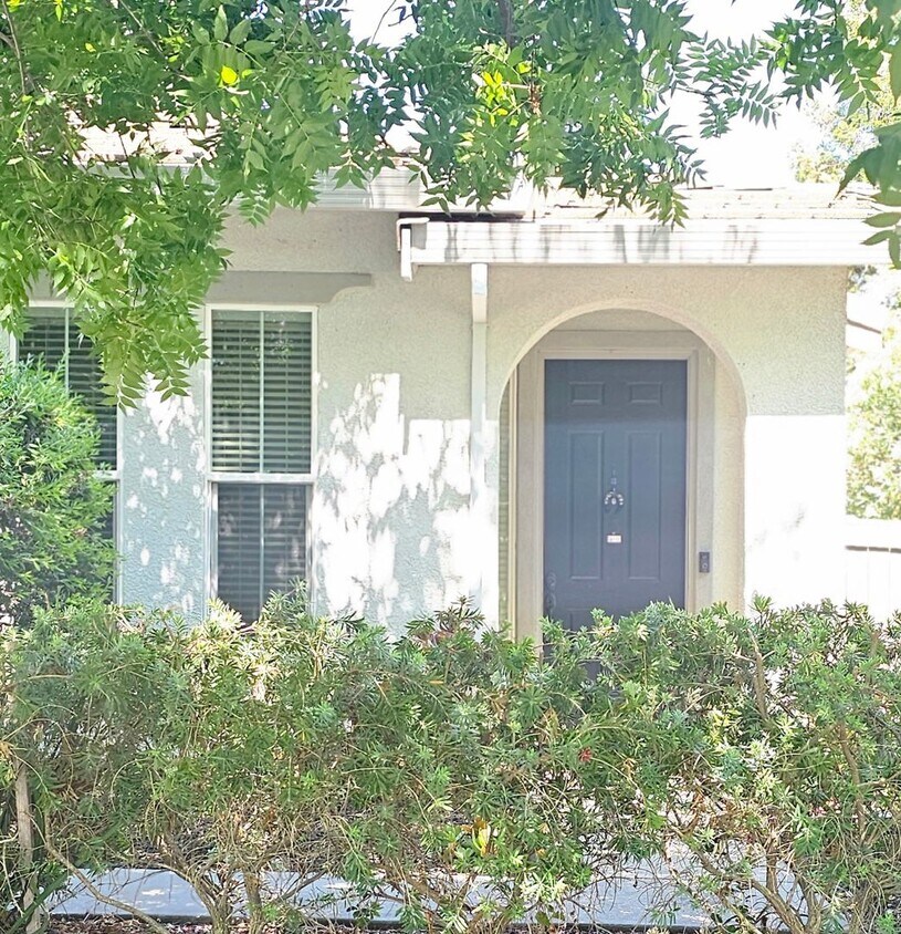 Primary Photo - Spacious home in the Stonelake Community o...
