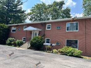 Building Photo - 660 N Hobart Rd