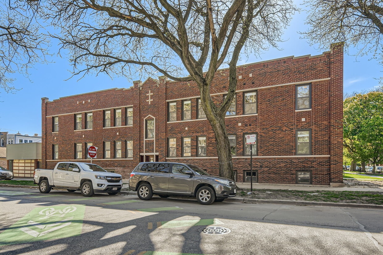 Primary Photo - 5014 N Rockwell St