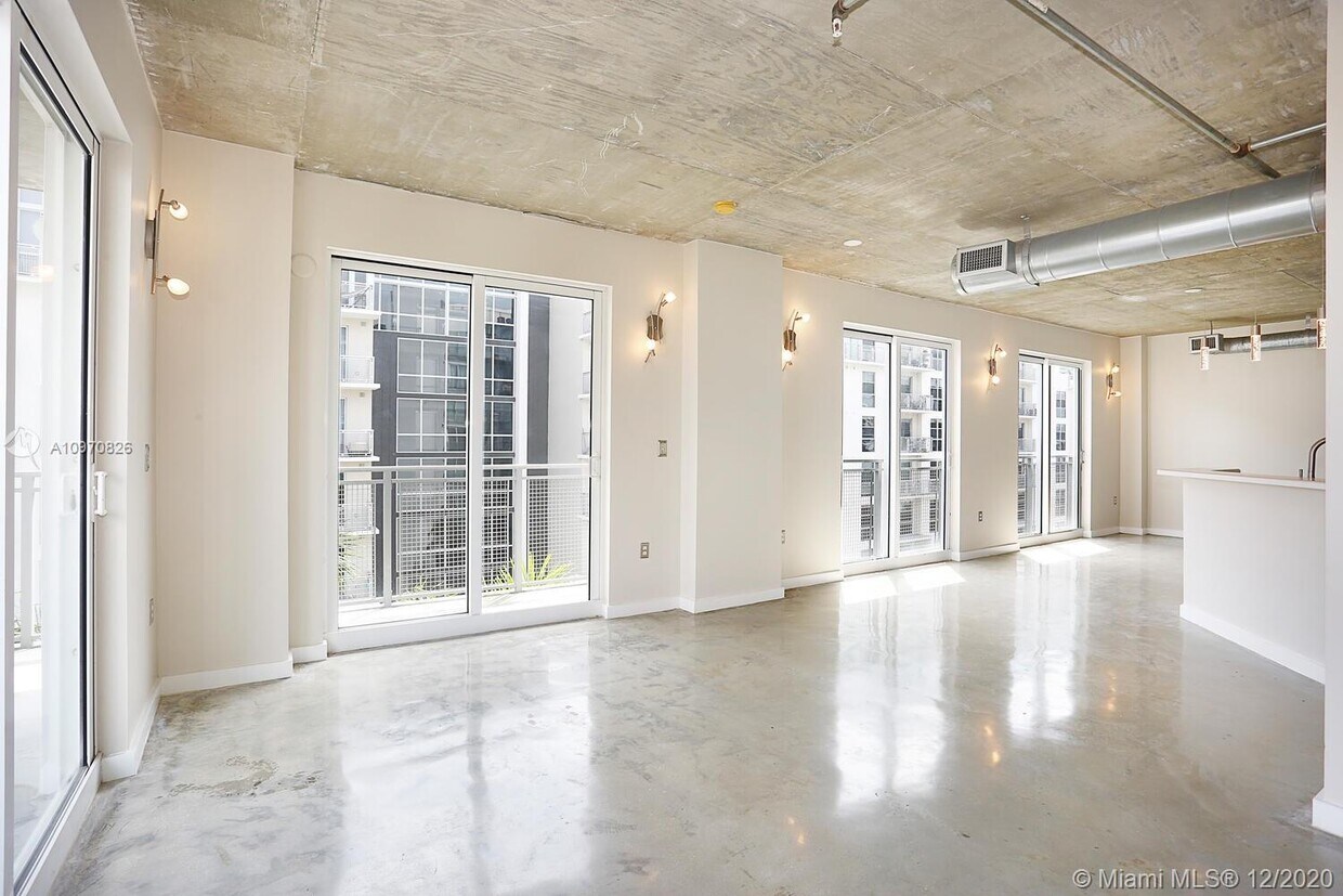Foto principal - 455 NE 25th St