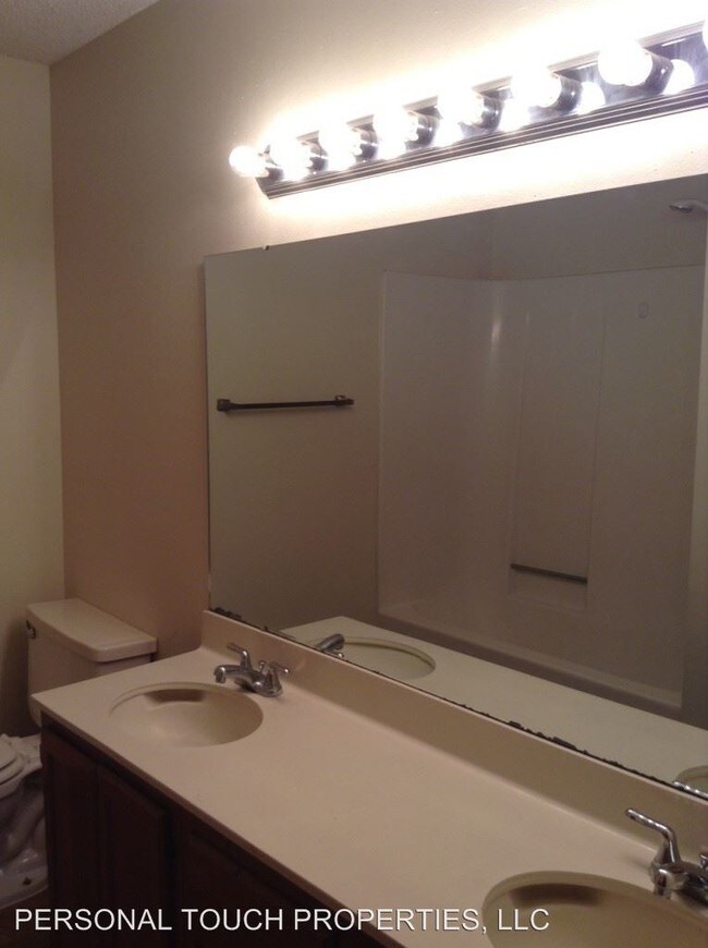 Foto del edificio - 8231 BAYOU FOUNTAIN Ave