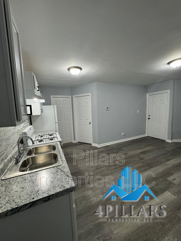 Foto del edificio - 3904 Deodar St