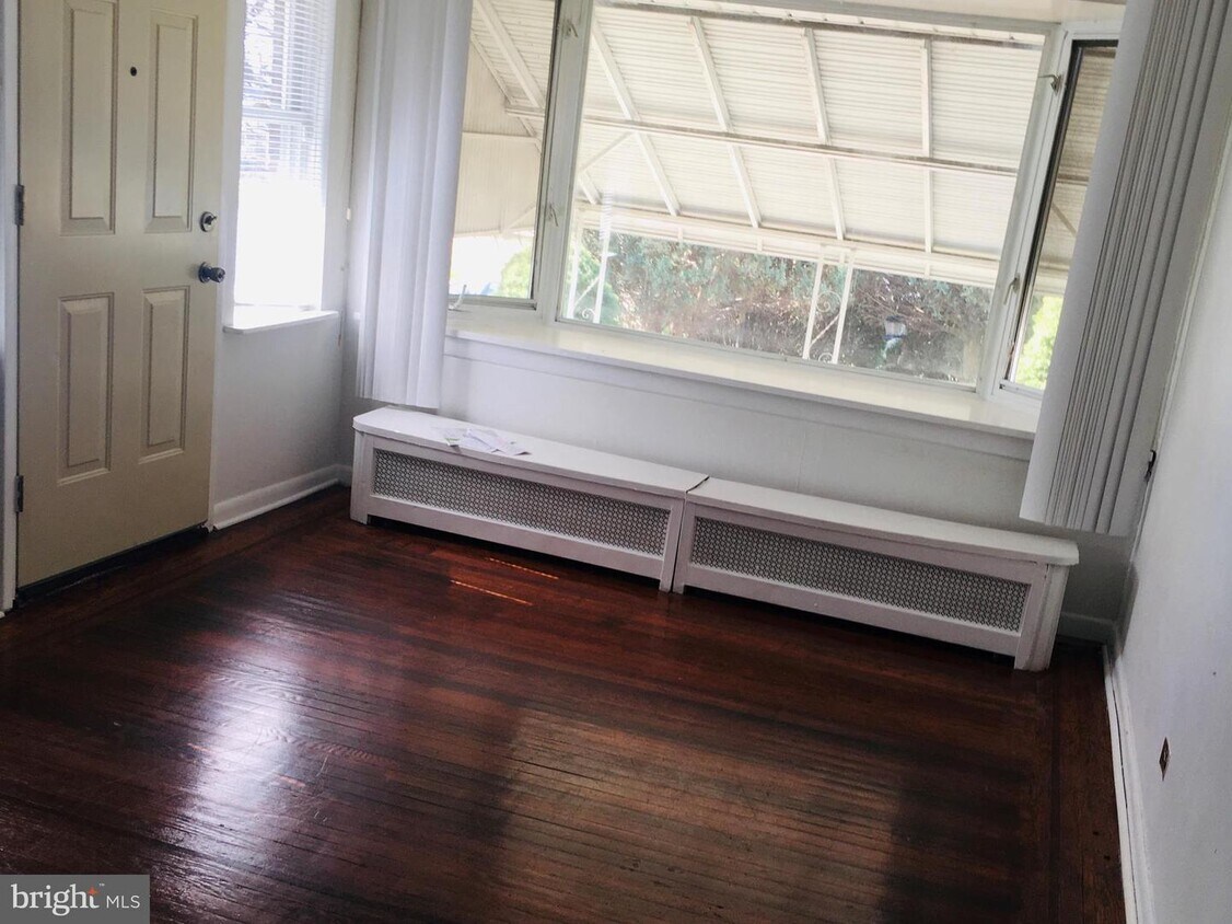 Foto principal - 3539 Sheffield Ave
