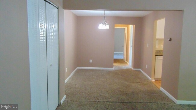 Foto del edificio - 8717 Hayshed Ln