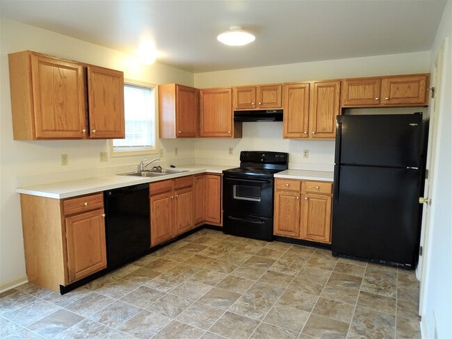 Building Photo - 822 Woodridge Dr