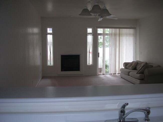 Foto del edificio - 2600 W Village Dr