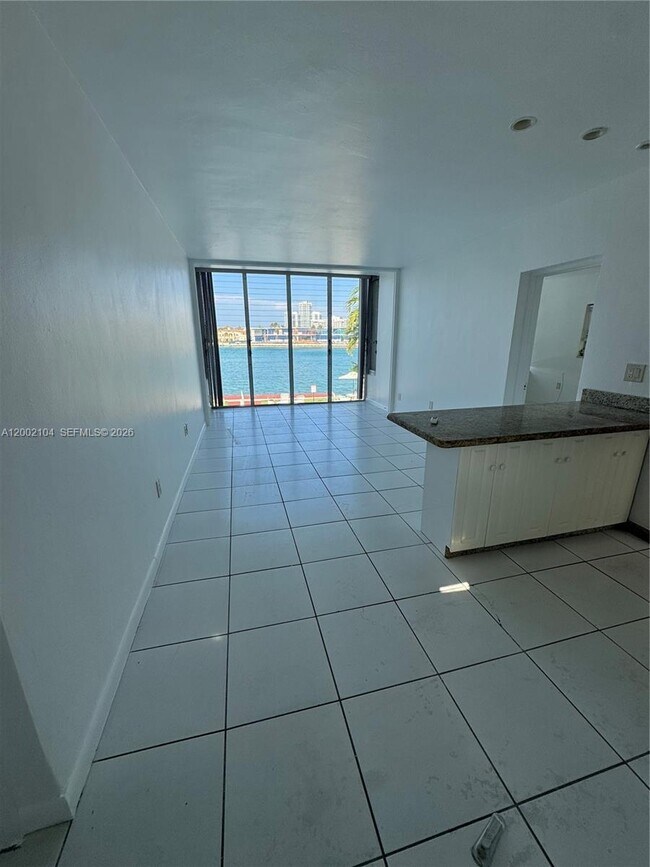 Foto del edificio - 10281 E Bay Harbor Dr