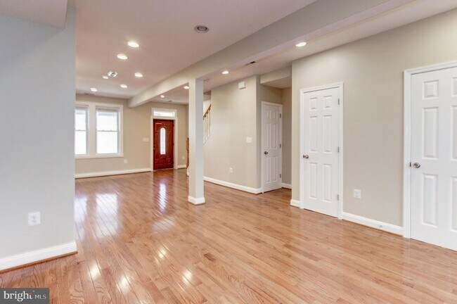 Foto del edificio - 540 23rd Pl NE