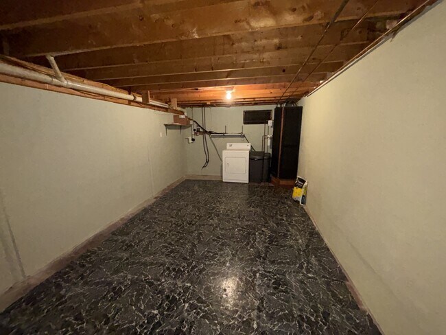 Building Photo - 42 Camp Benson Rd