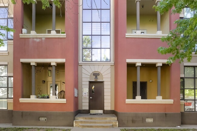 Building Photo - Charming 2 Bed / 1 Bath in Prime Denver Lo...