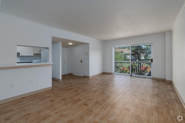 2 habitaciones, 1 baño — 932 pies cuadrados - Sala de estar - Kendall Crossing