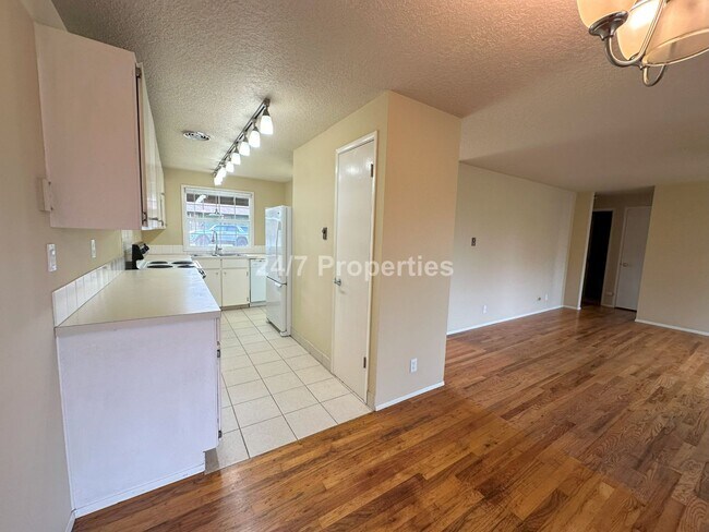 Building Photo - Beaverton Home - 3BD I 1BA + Bonus Room!