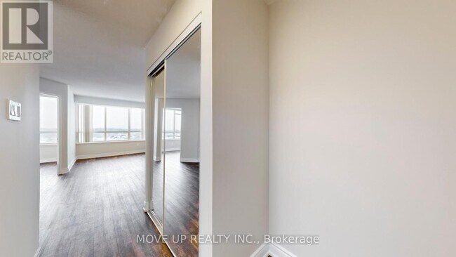 Building Photo - 5 Greystone Walk Dr