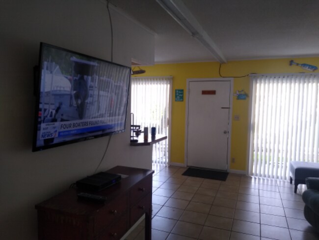 Foto del edificio - 335 Causeway N