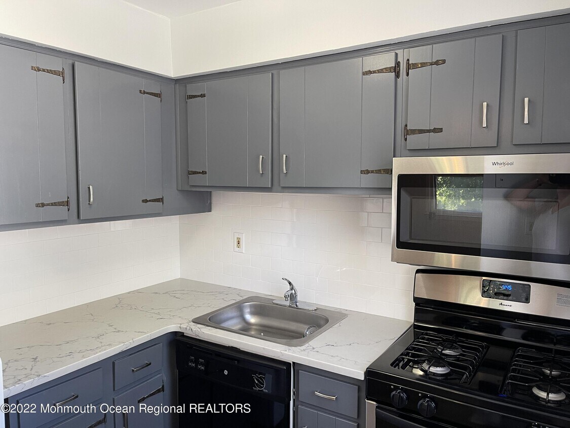 440 Cross Rd Unit C4, Matawan, NJ 07747 Room for Rent in Matawan, NJ