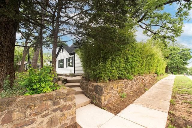 Building Photo - 4761 Meadowbrook Dr