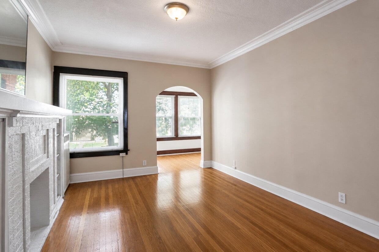 Photo - 1528 E 74th Pl (Chicago, IL)