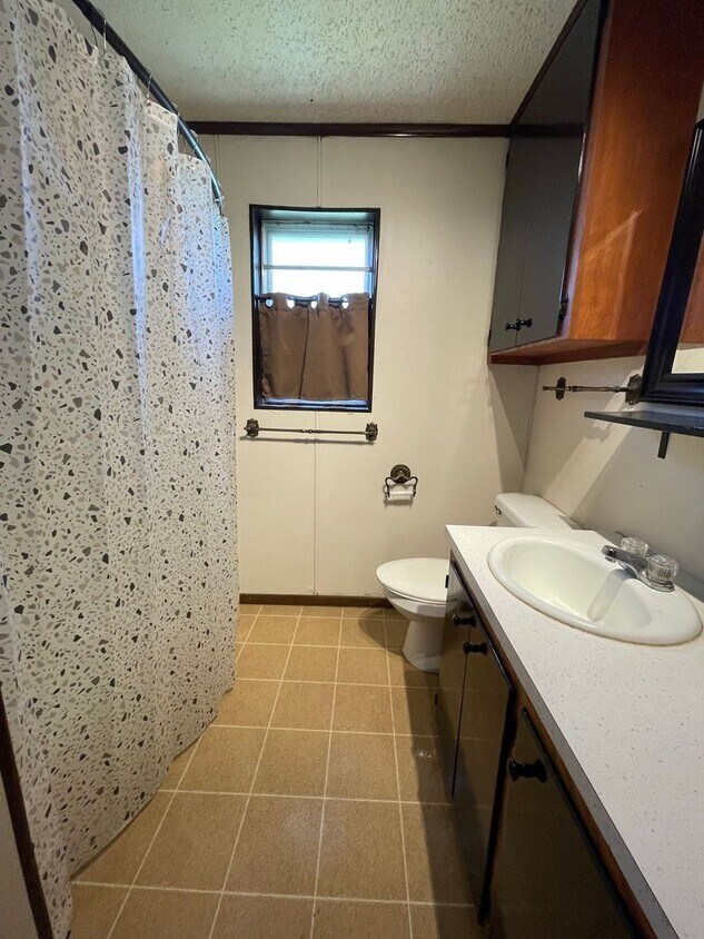 Building Photo - $77 Move In Special