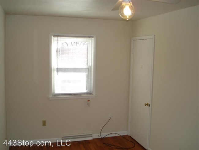 Building Photo - 2804 Isherwood Dr