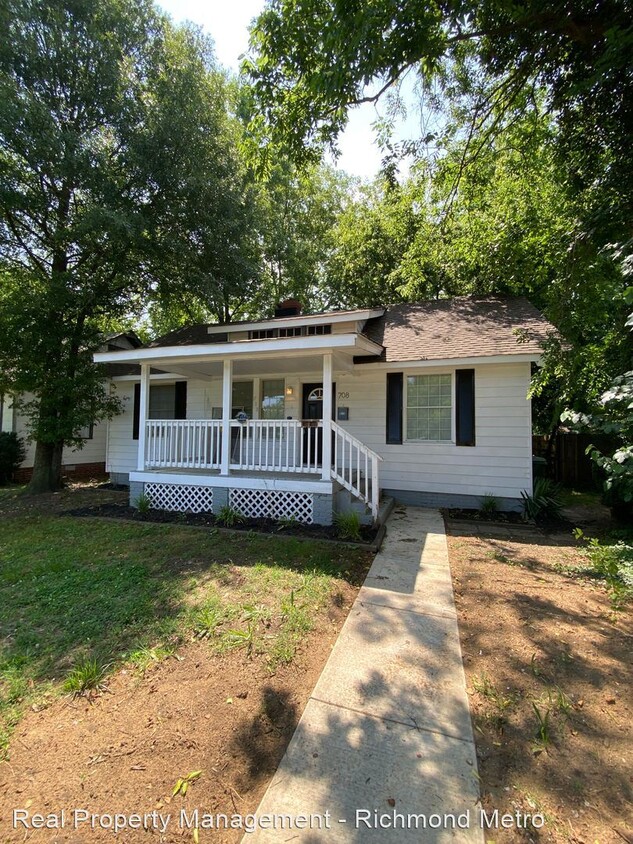 Primary Photo - 3 br, 1 bath House - 708 E Broadway Avenue