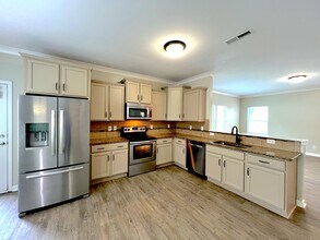 Building Photo - 291 Ranlo Ave