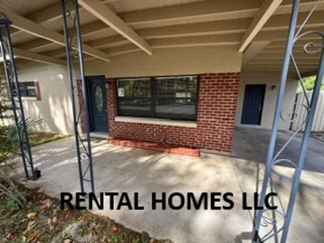 Building Photo - Total Privacy Home, Huge Detached Garage & No HOA in Beautiful Lake Mary