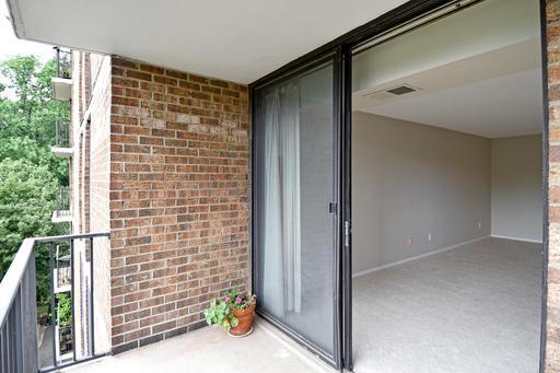 Building Photo - 2300 Pimmit Dr