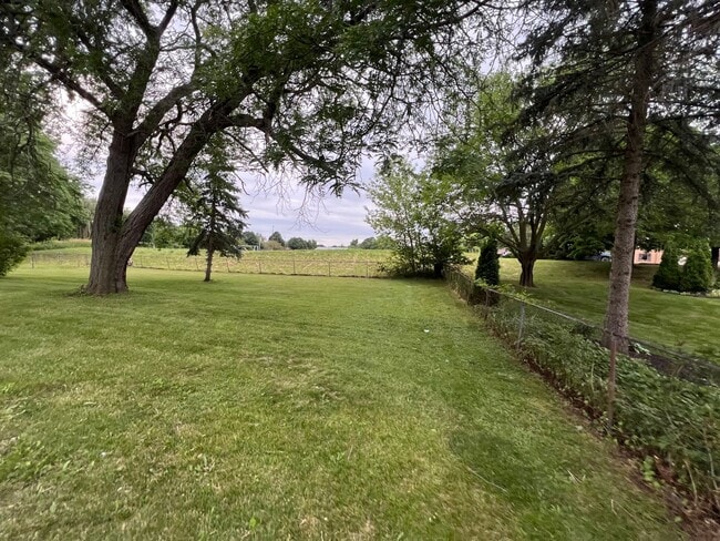 Building Photo - Beautiful 3 bedroom 1 bathroom Home (Section 8 Aproved)