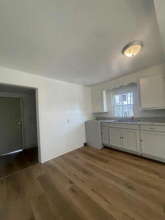 Foto del edificio - 220 Baker Cir