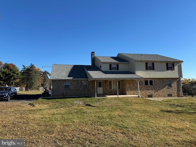 Photo - 1305 Hawthorne Ln House