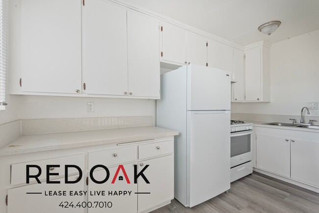 Building Photo - ~Now Pre Leasing!~ Charming, Unique Studio...