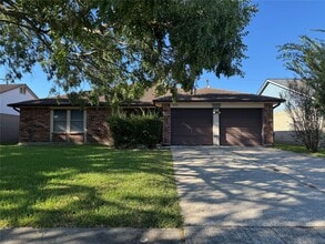 Building Photo - 333 Forest Hills Dr