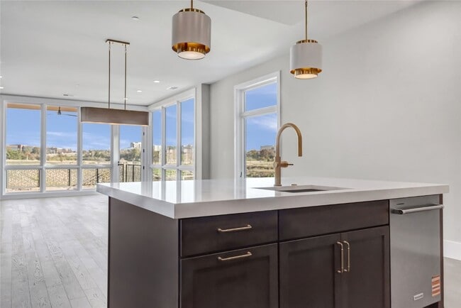 Foto del edificio - 16460 Wildhorse Lk Blvd