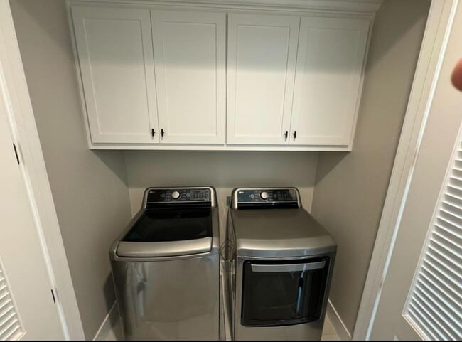 Building Photo - 1416 Venice Ter