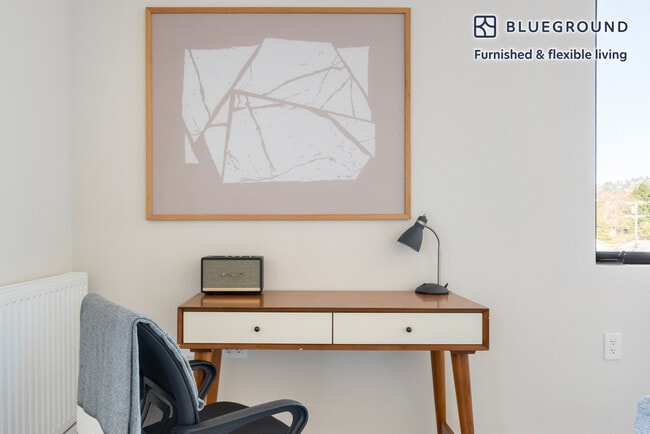 Building Photo - 1698 University Ave