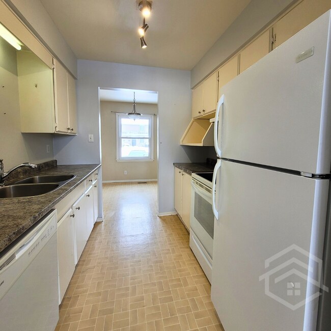 Building Photo - 2-Bedroom Townhouse available in Tillsonburg!!