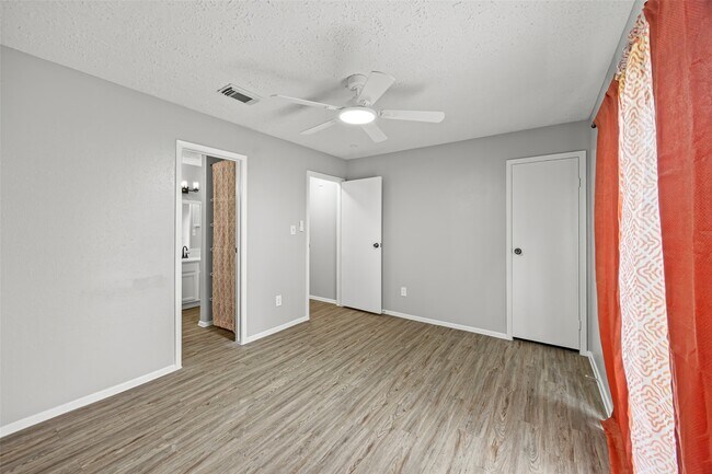 Building Photo - 10066 Sharpton Dr