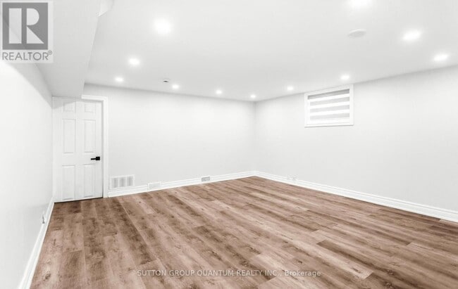 Photo du bâtiment - 313 Ashbury Rd