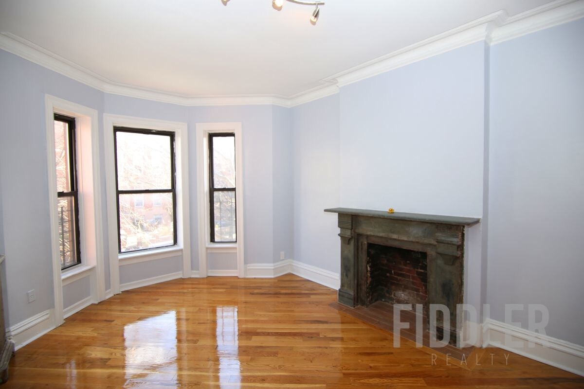 Master Bed - 88 Clinton Ave