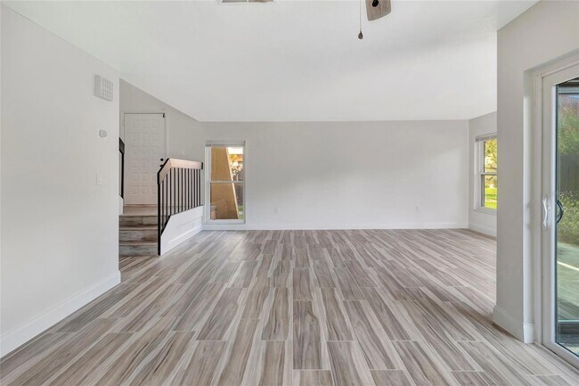 Foto del edificio - 501 Hunter Cir