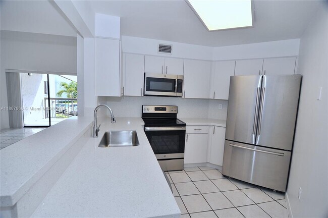 Foto del edificio - 9427 Fontainebleau Blvd