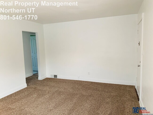 Building Photo - 4 Bedroom 2 Bath Ogden Home Available Now!