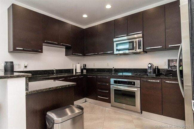Building Photo - 2 bedroom in Aventura FL 33180