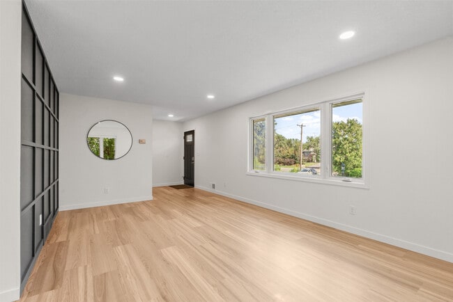 Open and oversized living room. - 217 Zachary Ln N