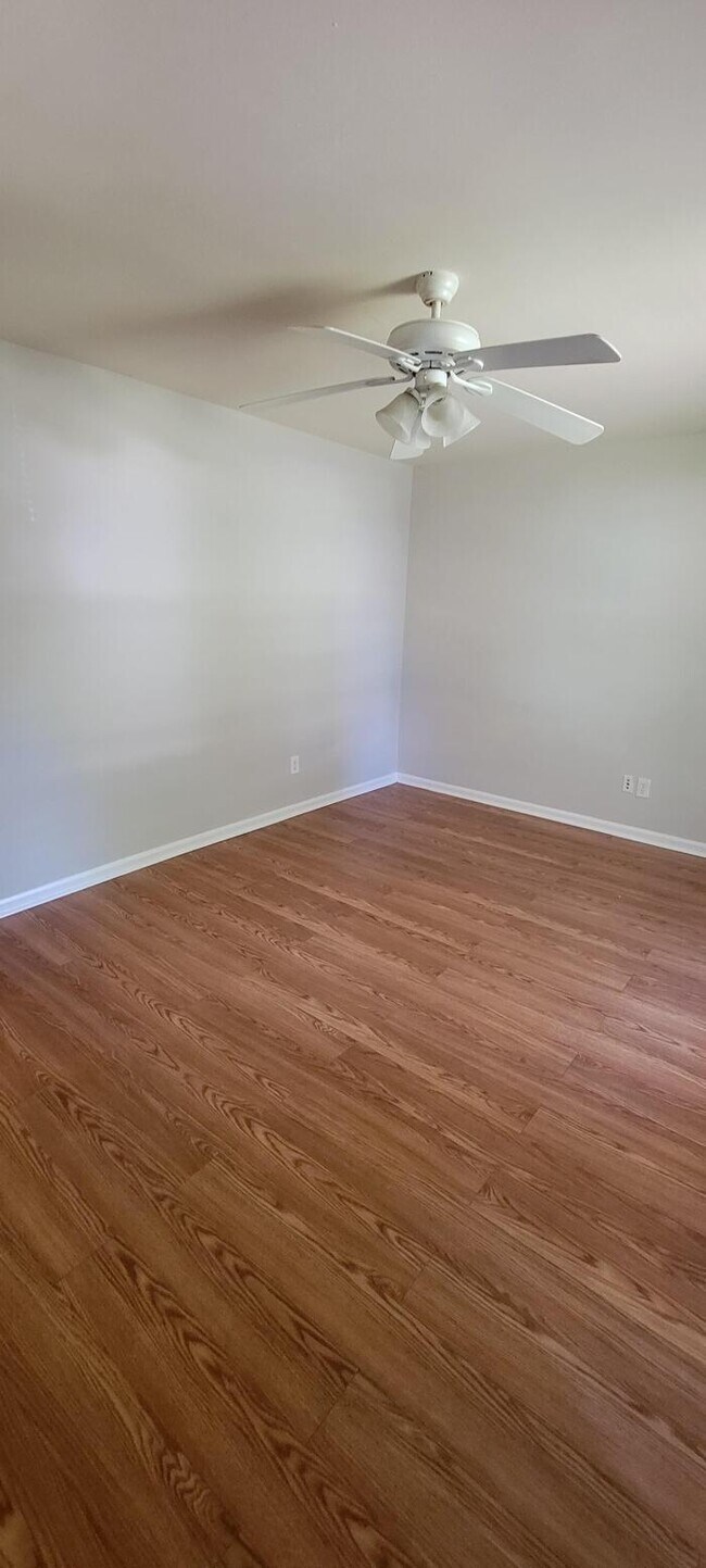 Foto del edificio - 4412 Valeview Ln