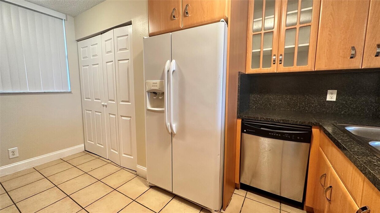 118 Lake Emerald Dr Unit 303, Oakland Park, FL 33309 Condo for Rent in Oakland Park, FL