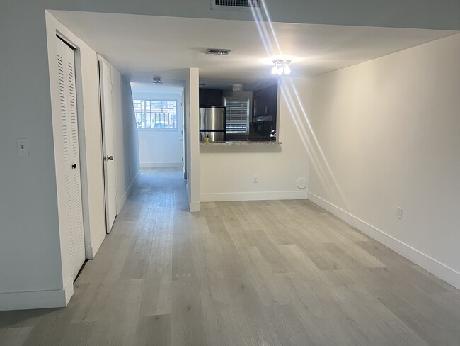 Foto del edificio - 2551 NW 26th St
