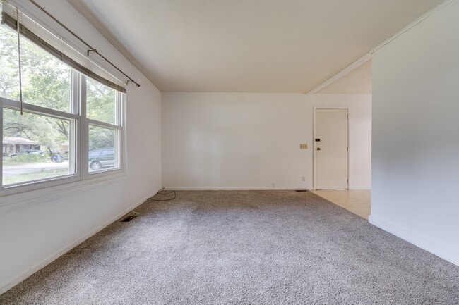 Building Photo - 2019 Miller Dr