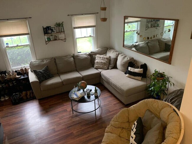 Foto del edificio - 5655 Winthrop Ave